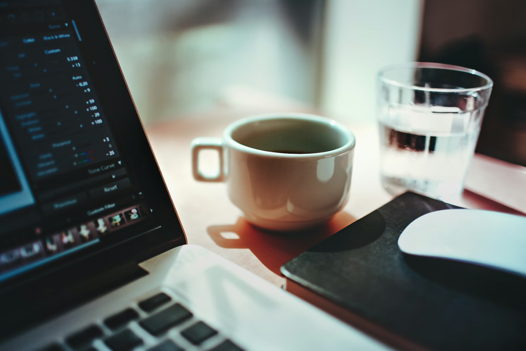 Kun netti opetti ajan pilkkomaan: uudet tavat viettää iltaa